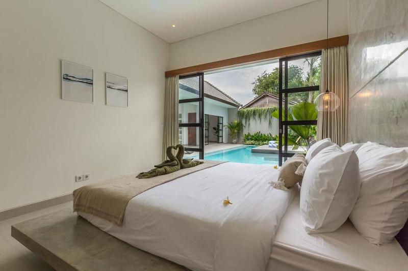 Modern Berawa villa in Canggu - image 2