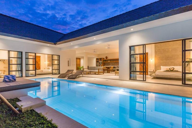 Modern Berawa villa in Canggu - image 14