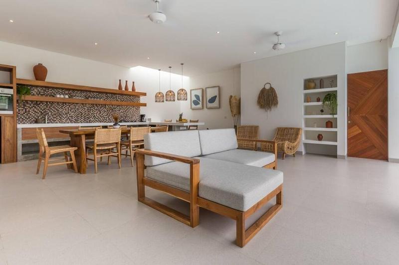 Modern Berawa villa in Canggu - image 24