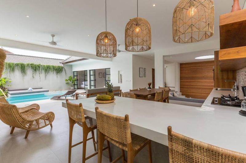 Modern Berawa villa in Canggu - image 20