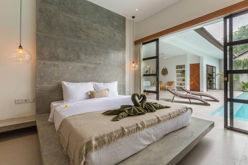 Modern Berawa villa in Canggu - image 18
