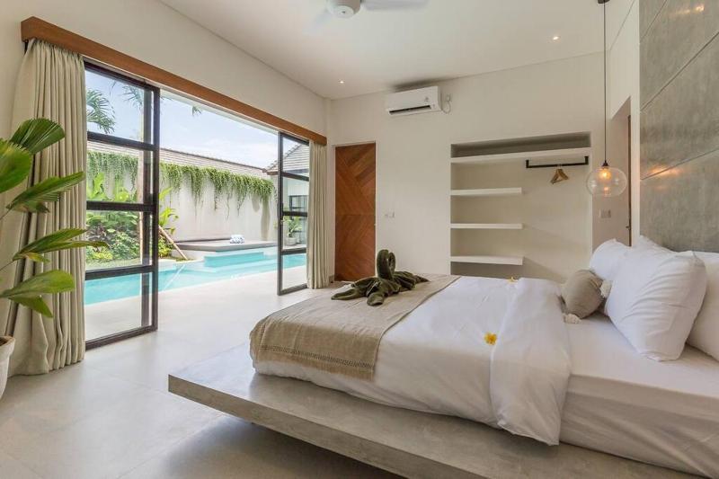 Modern Berawa villa in Canggu - image 29