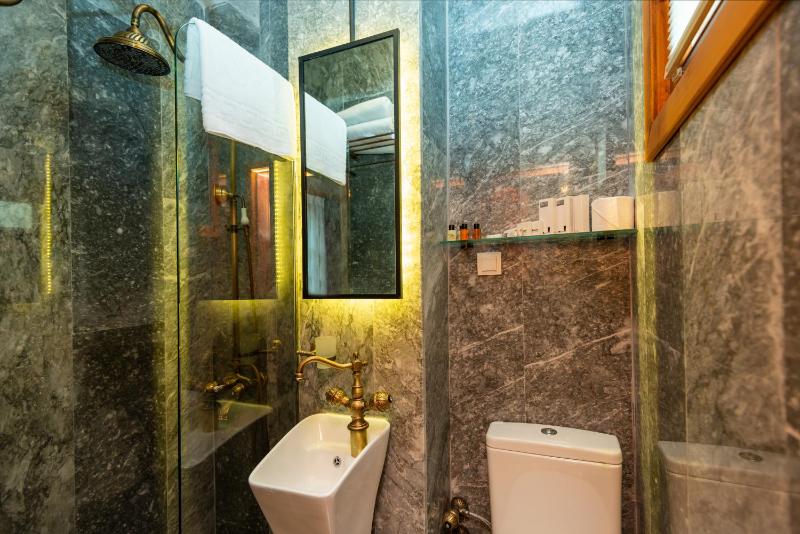Small Double Room image 2