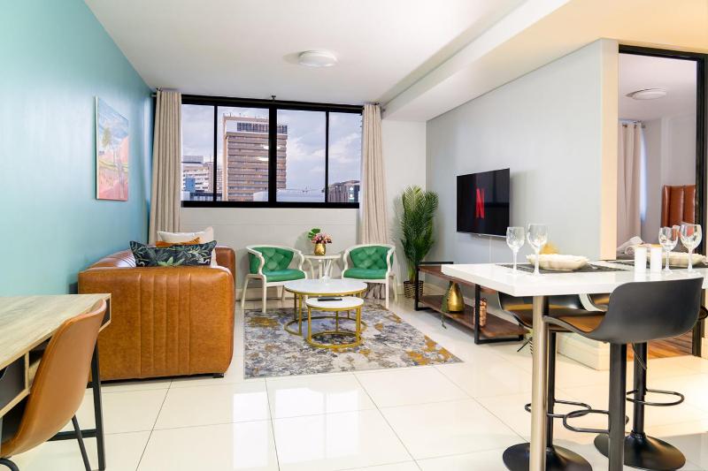 La Belle Luxury Suites - Executive Apartments Windhoek CBD - Building Pool & Gym Access - image 6