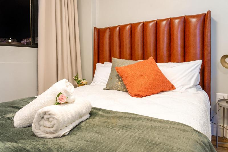 La Belle Luxury Suites - Executive Apartments Windhoek CBD - Building Pool & Gym Access - image 15