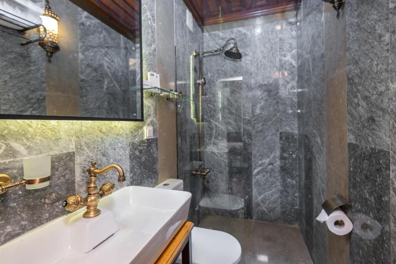 Deluxe Double Room image 2
