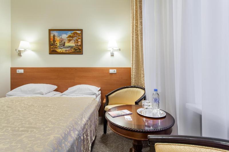 Double or Twin Room image 4