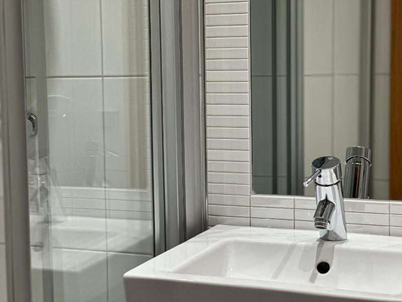 Standard Twin Room image 3