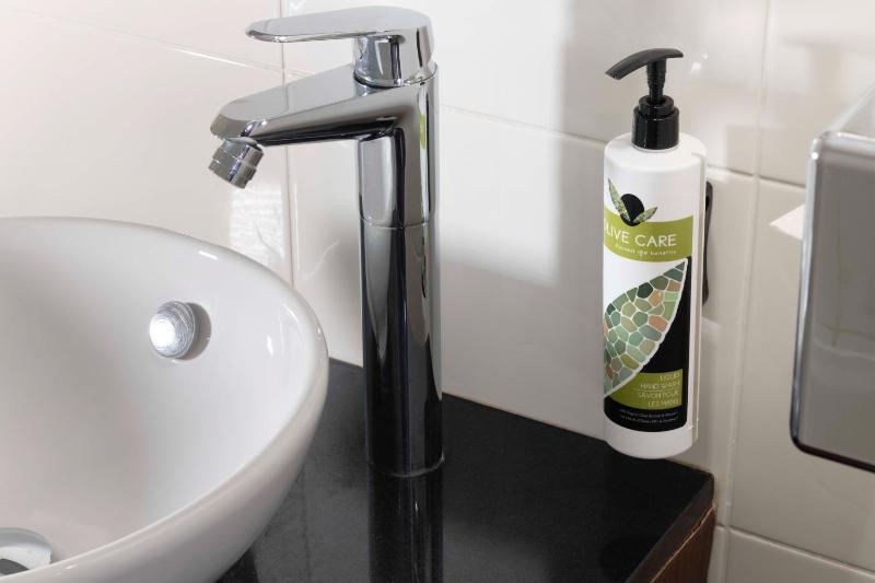 Superior King Room image 4