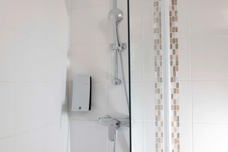 Superior King Room image 3