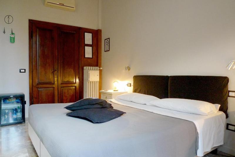 Superior Double Room image 3