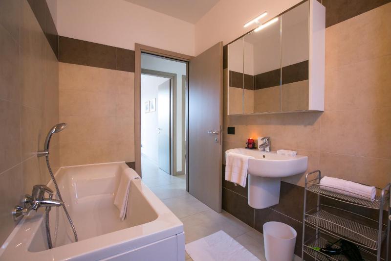 Three-Bedroom Townhouse image 4