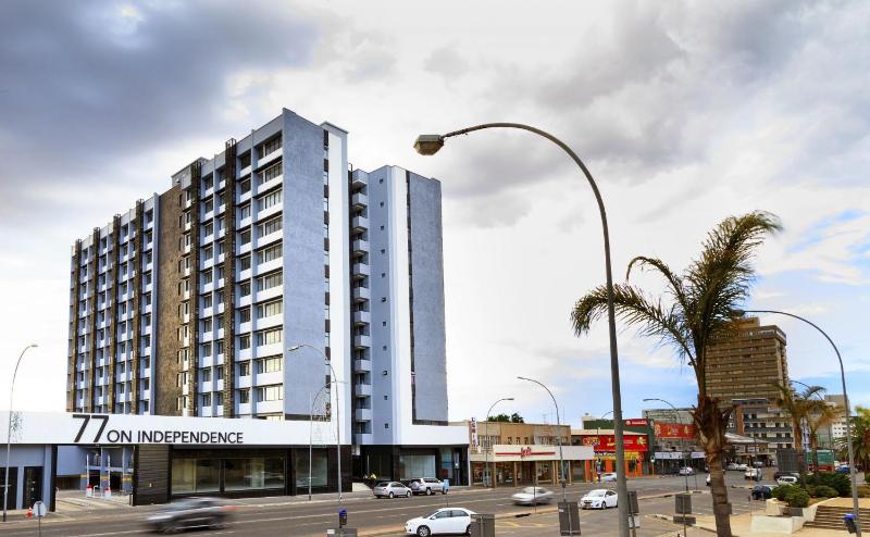 La Belle Luxury Suites - Executive Apartments Windhoek CBD - Building Pool & Gym Access - image 4