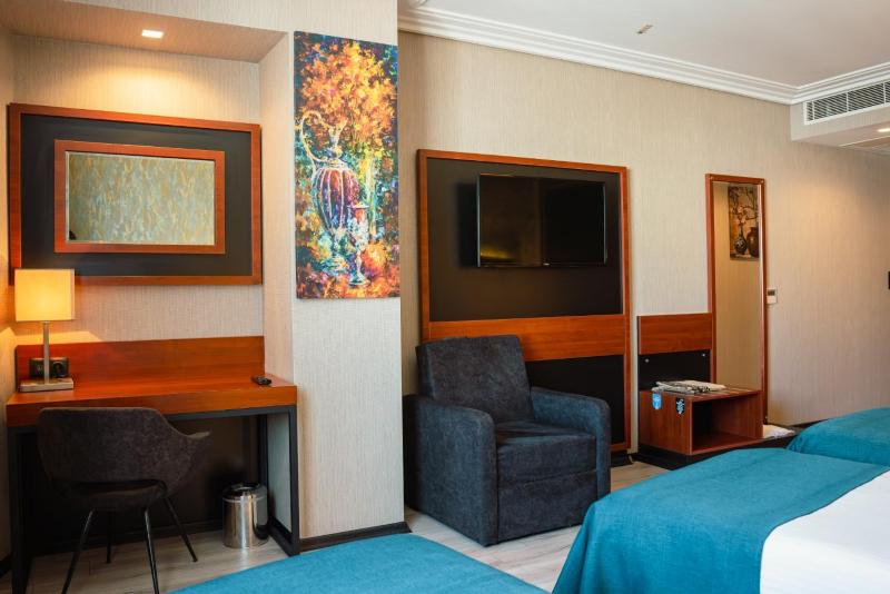 Standard Triple Room image 3