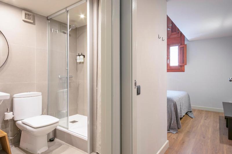 Superior Three-Bedroom Apartment image 4