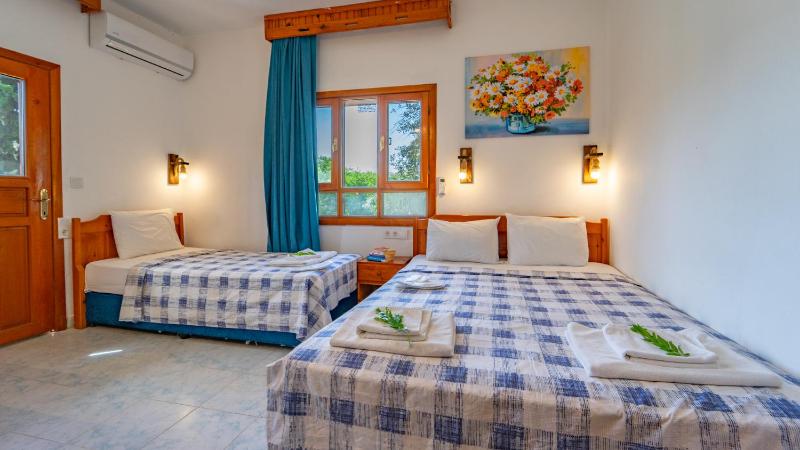 Standard Triple Room image 4