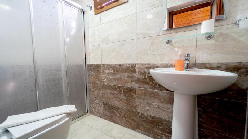 Standard Triple Room image 3