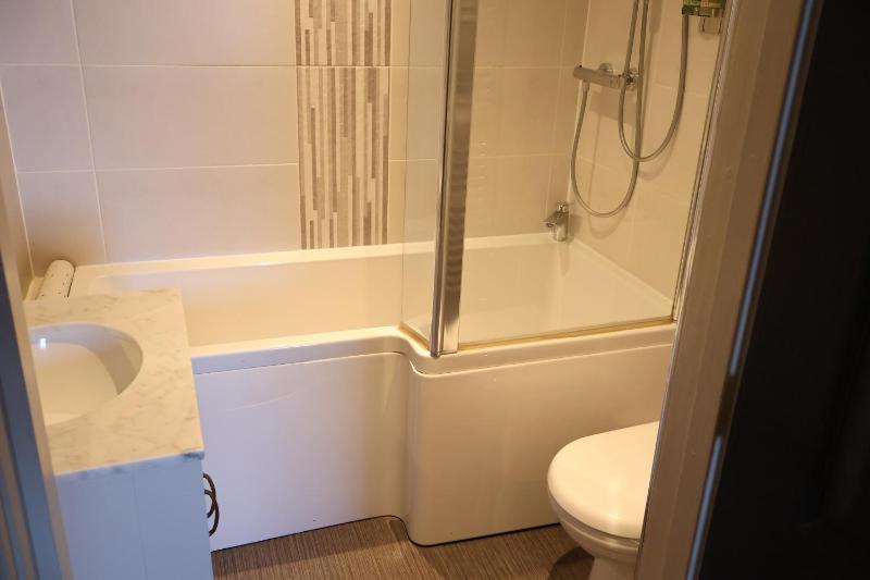 Superior King Room image 4