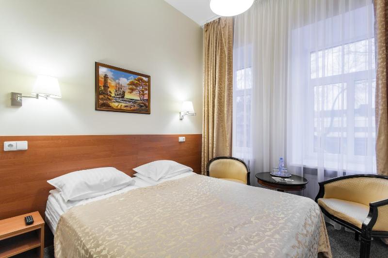 Double or Twin Room image 3
