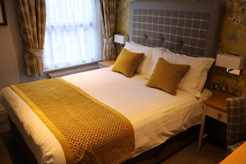 Double Room image 4