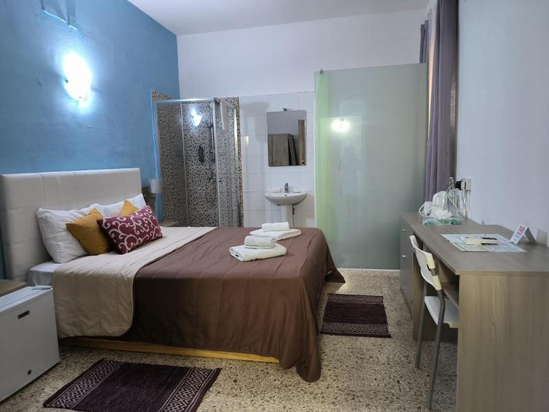 Standard Double Room image 1