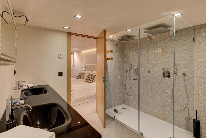 Chalet Kaiya Alpes Agency Les Praz Chamonix Sleeps 8 - image 10