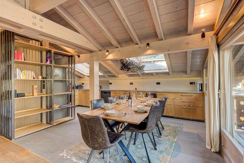 Chalet Kaiya Alpes Agency Les Praz Chamonix Sleeps 8 - image 2