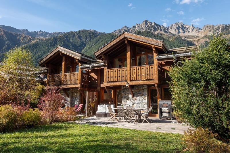 Chalet Kaiya Alpes Agency Les Praz Chamonix Sleeps 8 - image 1