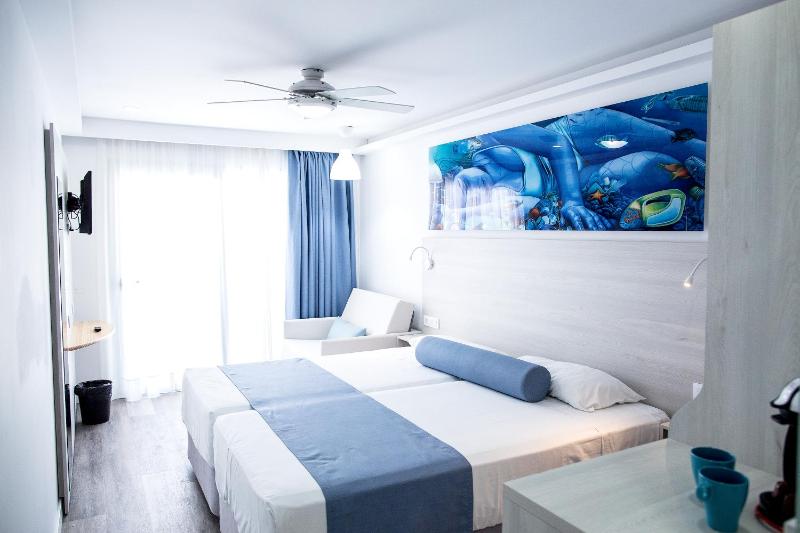 Surfing Room image 1