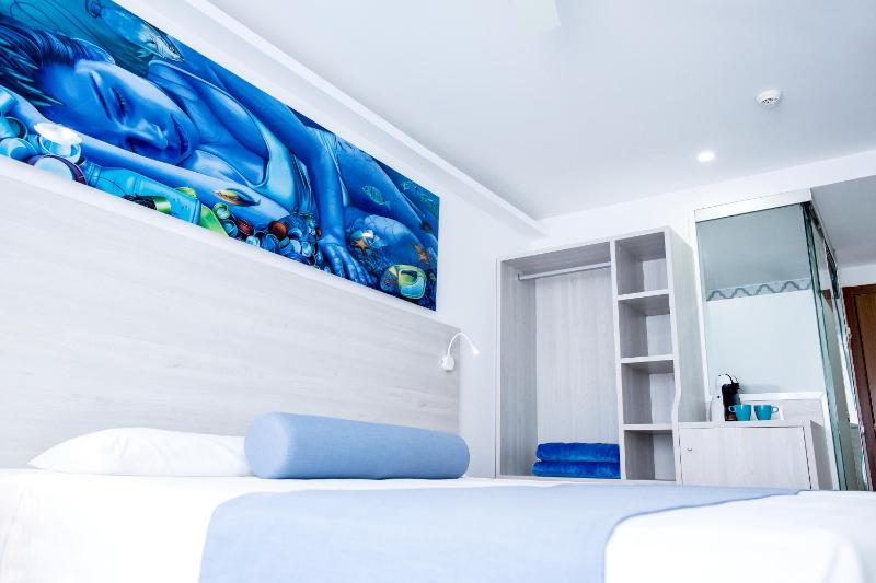 Surfing Room image 3