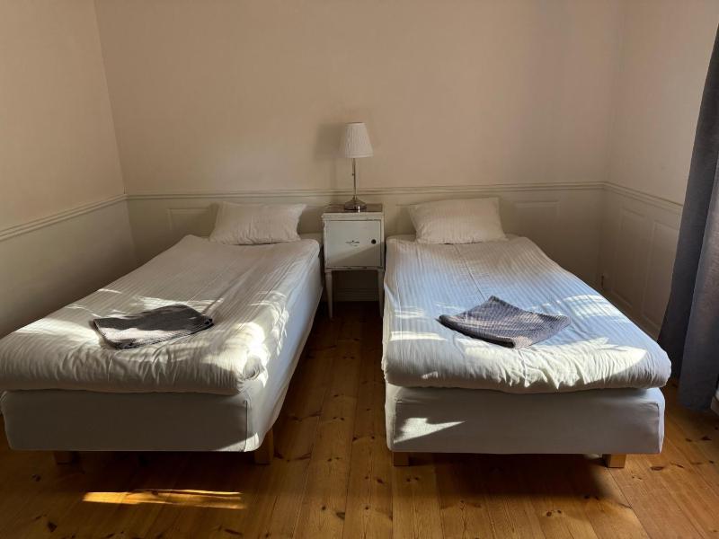 Twin Room with Shared Bathroom image 4