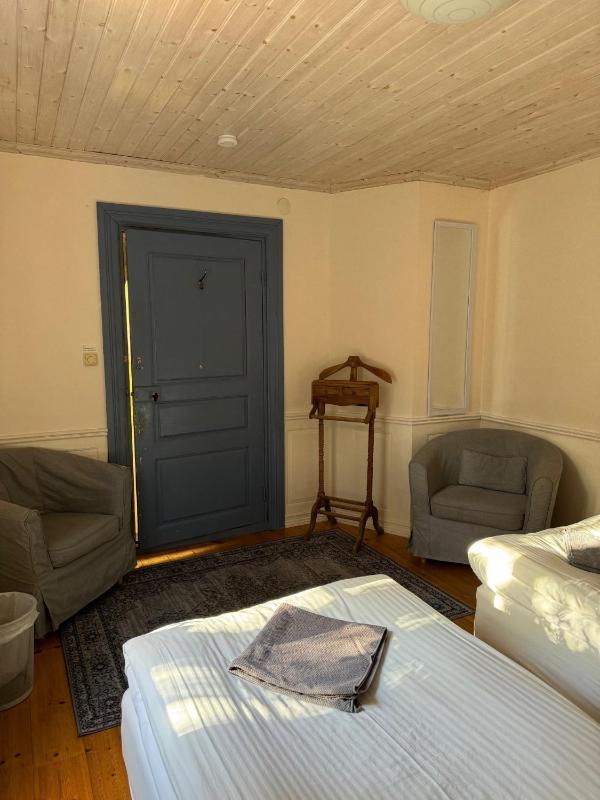 Twin Room with Shared Bathroom image 3