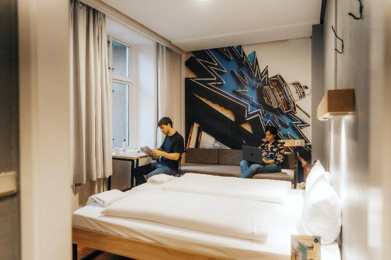 Twin Room image 3