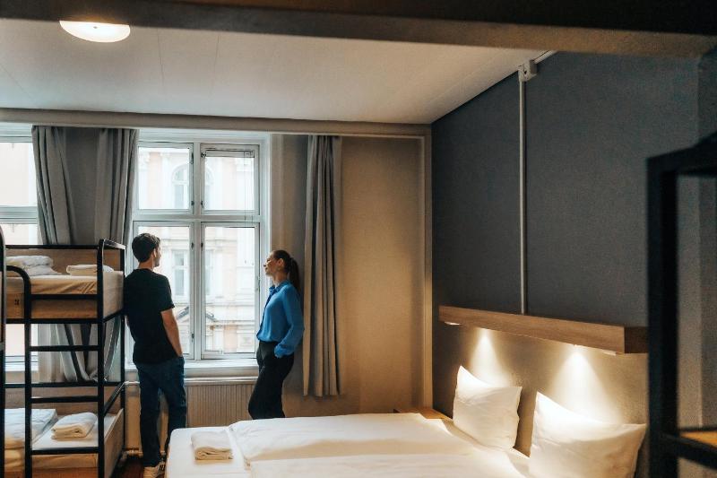 Bed in 6-Bed Mixed Dormitory Room image 3