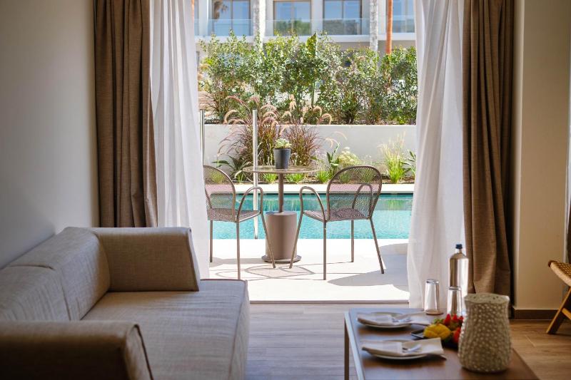Junior Suite Double with Private Pool image 1