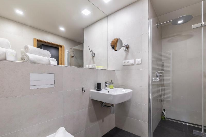 Junior Suite with Mountain View image 3