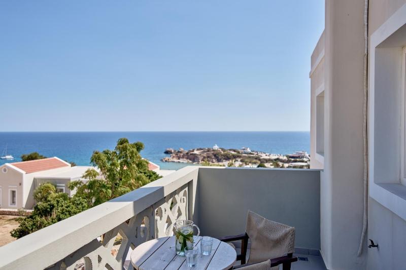 Traditional Suite with Panoramic Sea View image 3