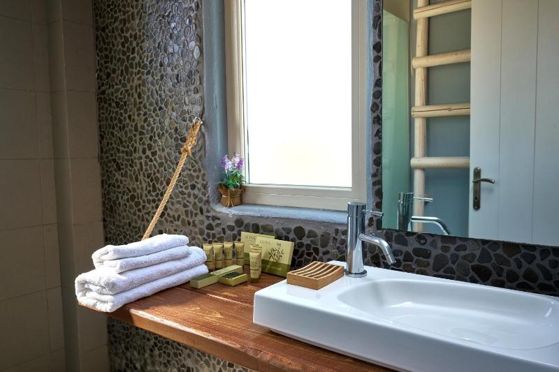 Traditional Suite with Panoramic Sea View image 2
