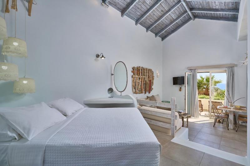 Open Plan Bungalow with Sea View image 4