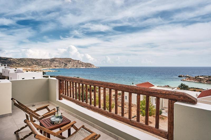 Corner Suite with Panoramic Sea View image 1