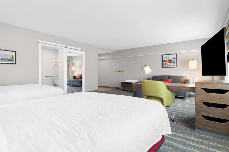 Hampton Inn & Suites by Hilton Chicago Medical District UIC - image 9