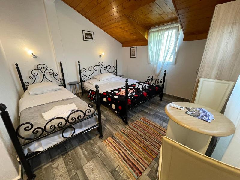 Triple Room with Lake View image 1
