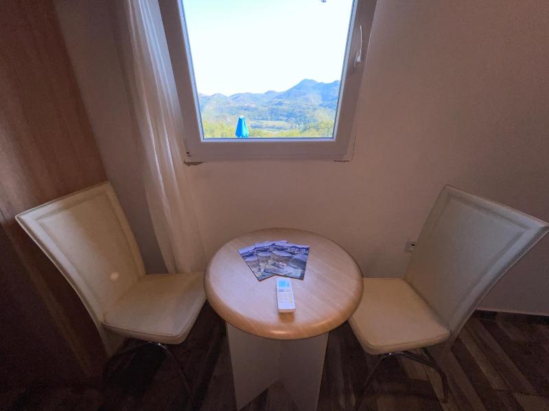 Triple Room with Lake View image 4