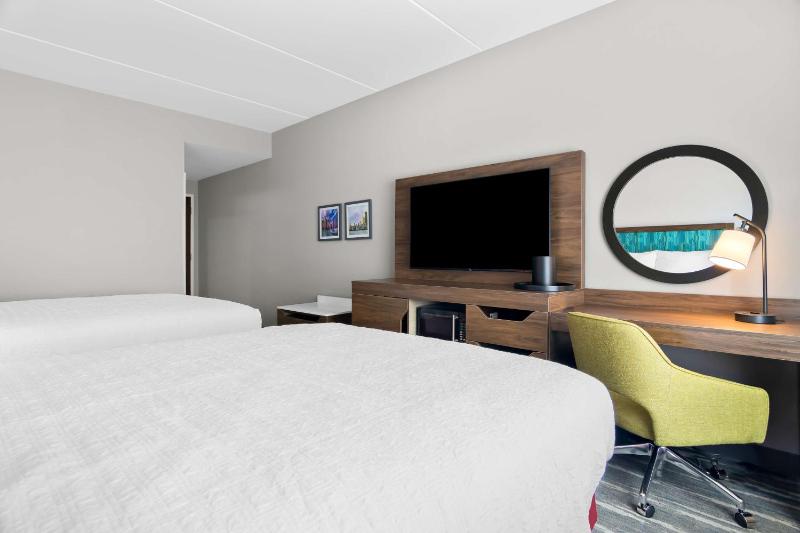Hampton Inn & Suites by Hilton Chicago Medical District UIC - image 11
