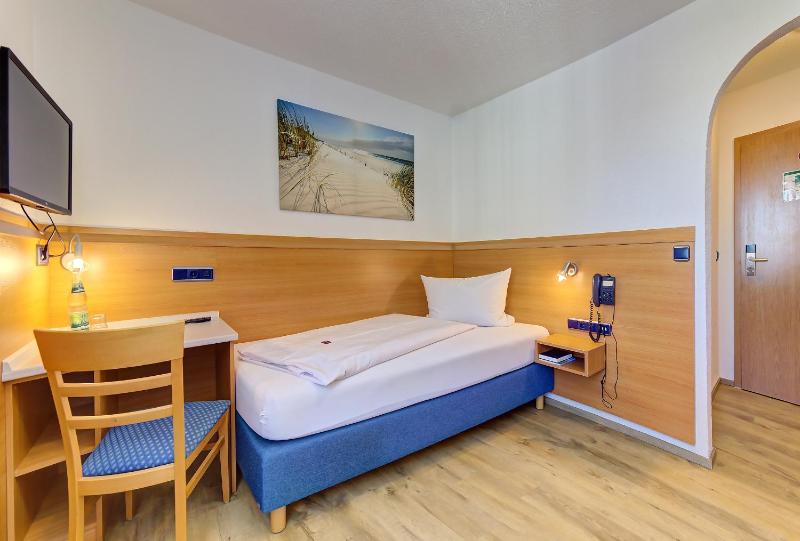 Single Room with Balcony image 1