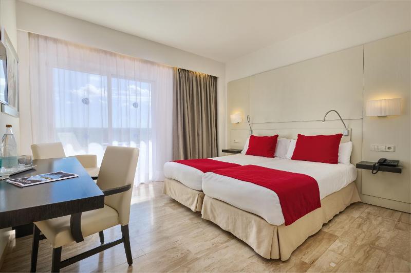 Double or Twin Room (2 Adults + 1 Child) image 4