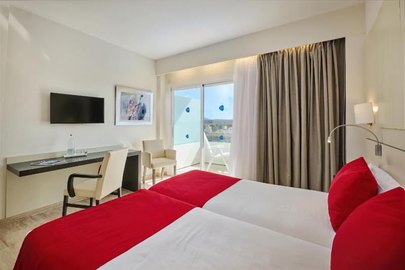 Double or Twin Room (2 Adults + 1 Child) image 1