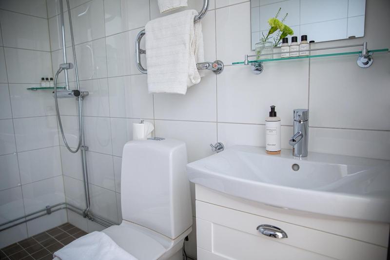 Standard Twin Room image 3