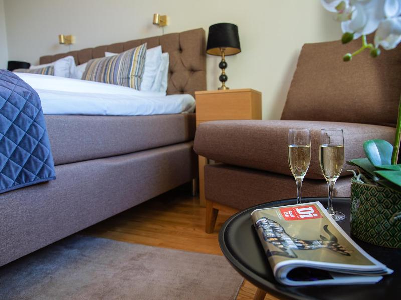 Standard Twin Room image 2