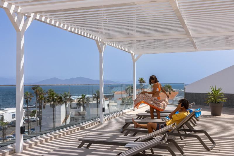 Double Room with Sea View image 2